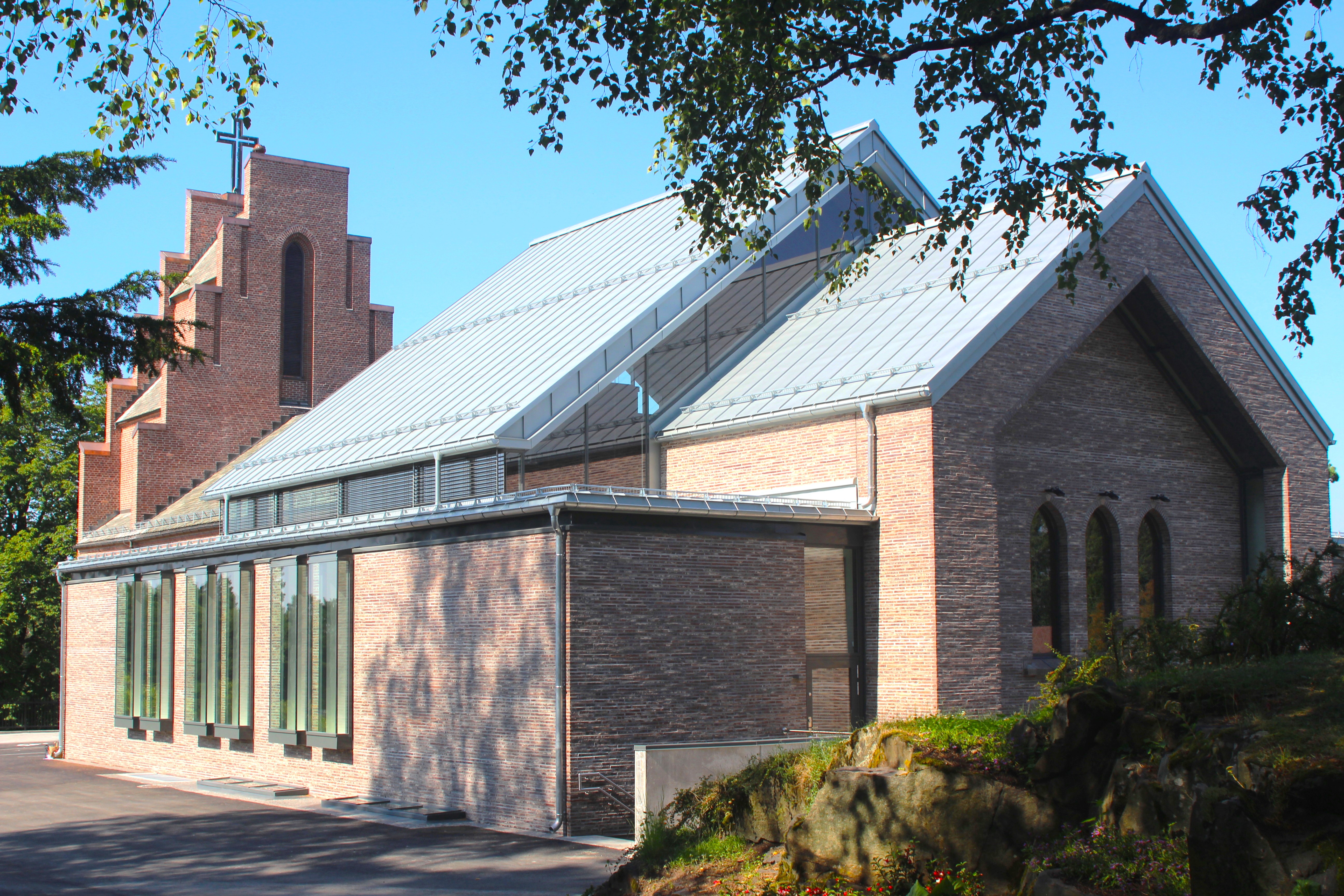 Nordstrand kirke Oslo august 2015.jpg