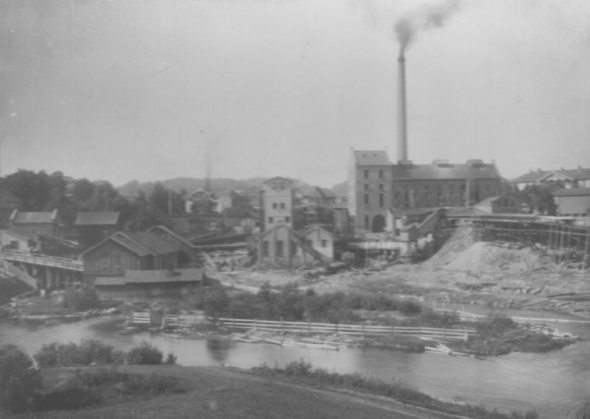 Ekers Træsliberi og Vestfos Cellulosefabrik omkring år 1900.