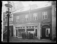 Dagbladet og konfektforretningen «Central», Akersgata 36. Foto: Narve Skarpmoen (1910-åra).
