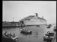 19. "Peter Wessels" ankomst - no-nb digifoto 20150624 00233 NB MIT FNR 27810.jpg
