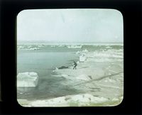 56. "Veslekari-ekspedisjonen", 1928. Mann fanger sel på isen - no-nb digifoto 20160121 00019 bldsa veslekari p33.jpg