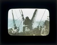 61. "Veslekari-ekspedisjonen", 1928. Mannskapet slapper av på dekk - no-nb digifoto 20160121 00014 bldsa veslekari p24.jpg