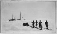 63. "Veslekari-ekspedisjonen", 1928. Menn med ski og slede - no-nb digifoto 20160121 00062 bldsa veslekari n21 a.jpg