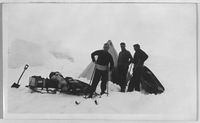 64. "Veslekari-ekspedisjonen", 1928. Menn med telt og slede på isen - no-nb digifoto 20160121 00068 bldsa veslekari n30 a.jpg