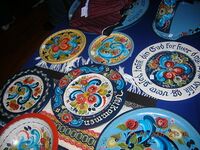 Et utvalg av «Kaja» Englunds rosemalte produkter. Foto: Stilt til disposisjon av sønnen George Englund.