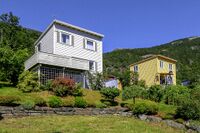 Ålvikvegen 1127 og 1129 i Ålvik. Foto: Leif-Harald Ruud (2022)