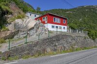 Ålvikvegen 1128 i Ålvik. Foto: Leif-Harald Ruud (2022)