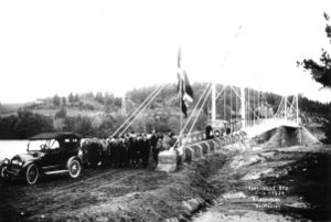 Åpning av ny bro på Eikeren (oeb-198796).jpg