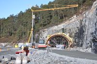 Her er frå forskalingsarbeid på portalen til Årsettunnelen.