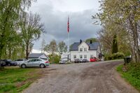 I forsamlingshuset Liahøy er «Liagøy-revyen» en årviss tradisjon. Foto: Leif-Harald Ruud (2019)