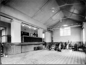 Maskinhallen til Hønefoss kommunale elektricitetsverk på Åsa i Norderhov, en del av amtets fotoutstilling. Foto: Adolf Johansen/Buskerud fylkesfotoarkiv (1912-1914).
