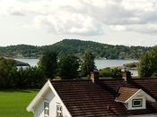 Utsikt fra Østerøya mot Mefjorden og Vesterøya. Foto: Pål Giørtz (2017).