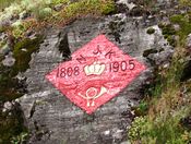 Norske jegerkorps malte minne på fjellet mot veien nedenfor kommandantboligen