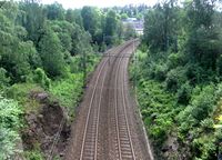 Østfoldbanen like nord for Hauketo stasjon i Oslo. Foto: Stig Rune Pedersen (2014).