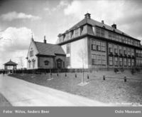 Nr. 5: Østre Aker middelskole, senere Teisen skole. Foto: Anders Beer Wilse/Oslo Museum (1927).