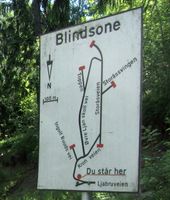 Skilt ved innkjøringen til Øvre Ljanskollen fra Ljabruveien. Foto: Stig Rune Pedersen (2014)