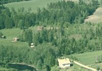 Øvre Lokattbakken 1960. Deretter Nedre Lokattbakken og Elvebakken ved Svartelva. Foto: Widerøe