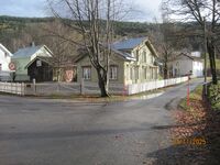 Øystad fekk komplett stakittgjerde med høveleg port 2025. Foto Olav Momrak-Haugan