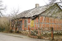 Hus i utmura bindingsverk i Žagarė. Foto: Laima Gūtmane (2011).