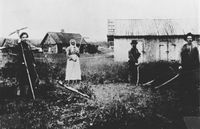 Småbruket Lillebak måtte avgi grunn da Strømsveien ble anlagt i 1910. Det ble revet da rådhuset ble bygd.