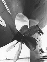 Skipet med akterstevn og Strømmen-propell montert.