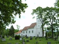 Kirke fra sørvest. Foto: Olve Utne (2007)