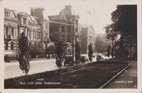 Solli plass sett fra Sommerroparken, med Det engelske kvarter og Universitetsbiblioteket. Foto: Ukjent / Nasjonalbiblioteket