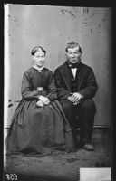 Elias Larsen Bjellaanes (1813–1889) og hans andre kone Dina Olsdatter Bjellaanes (f. 1825). Foto: Ole Tobias Olsen