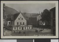 266. 101 Bergen. Raadhuset og Stiftsgaarden - no-nb digifoto 20160226 00062 bldsa PK21625.jpg