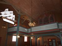 Orgelgalleri og kirkeskip. Foto: Olve Utne (2009).