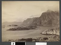 307. 1075. Nordland, Vaagekallen fra Henningsvær - no-nb digifoto 20160106 00008 bldsa AL1075.jpg