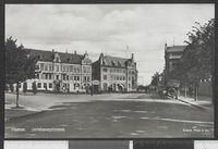 69. 107 Hamar Jernbaneplassen - no-nb digifoto 20150629 00225 bldsa PK25574.jpg