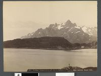 466. 1099. Nordland, Braksettinderne og Trolfjorden fra Raftsund I panorama - no-nb digifoto 20160108 00014 bldsa AL1099.jpg
