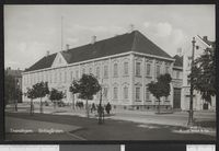436. 109 Trondhjem. Stiftsgården - no-nb digifoto 20150622 00340 bldsa PK19152.jpg