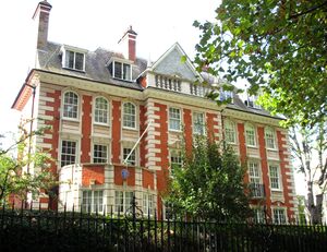 10 Palace Green London oktober 2016.jpg