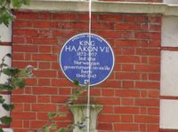 Plakett på nr. 10 Palace Green i London, kong Haakons hovedkvarter under krigen. Foto: Stig Rune Pedersen