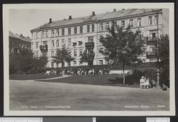 Postkort med motiv fra Amaldus Nielsens plass. Foto: Ukjent / Nasjonalbiblioteket