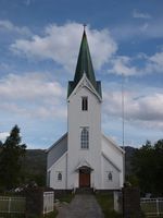 Kirken fra vest. Foto: Olve Utne (2009).