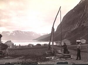 1201. Tromsø Amt, Parti ved Pollen, Lyngenfjord - no-nb digifoto 20160111 00023 bldsa AL1201.jpg