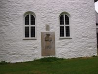 Endeveggen på tverrskipet med Blix' grav. Foto: Olve Utne (2009).