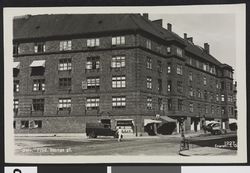 Postkort med motiv fra Frederik Stangs gate. Foto: Ukjent / Nasjonalbiblioteket