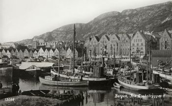 13086 Bergen, Fra Tyskebryggen - no-nb digifoto 20160414 00022 bldsa PK20936.jpg