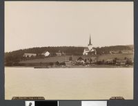 184. 1311. Ringsaker, Parti ved Kirken - no-nb digifoto 20160112 00017 bldsa AL1311.jpg