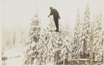 1328 Fra Holmenkolbakken - no-nb digifoto 20151106 00197 bldsa PK03225.jpg