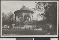 219. 1333. Fredrikshald. Musikpavilionen. - no-nb digifoto 20151209 00305 bldsa PK13494.jpg