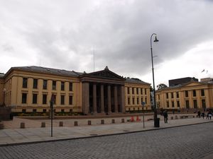 13571 Universitetsplassen i Oslo.jpg