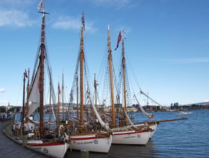 13714cr Colin Archer-sk.jpg