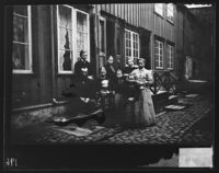 462. 138 ny. Svoger Christian Henriksen med Familie - NB bldsa OTO0196 A.jpg