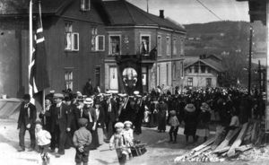 17. mai i Vestfossen (oeb-190874).jpg