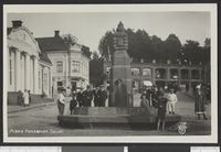 90. 172. Moss. Fontænen. Torvet. - no-nb digifoto 20150626 00015 bldsa PK30585.jpg